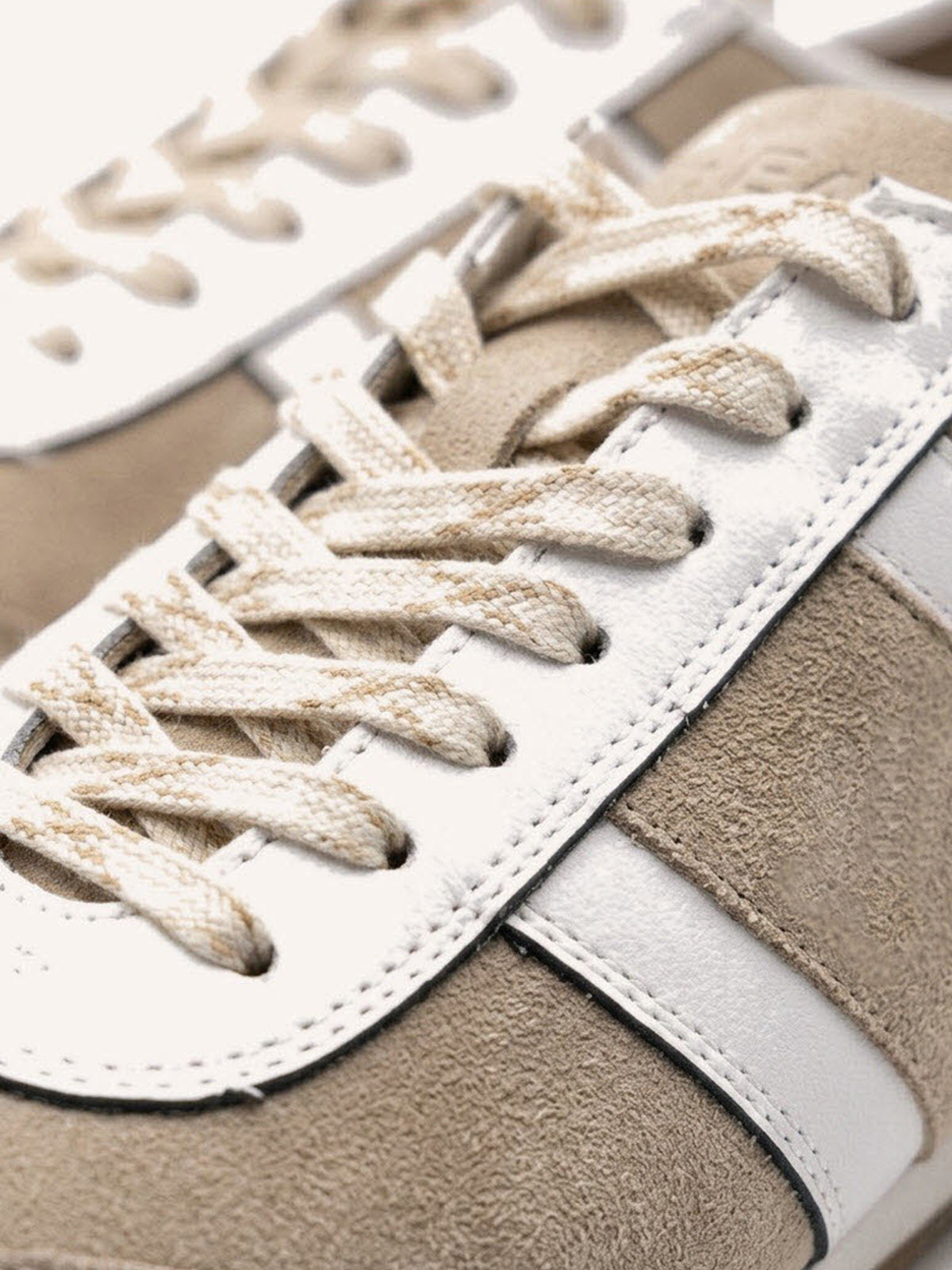 Ecru Cow Suede And Cow Leather Round-Toe Lace-Up Flats Sneakers