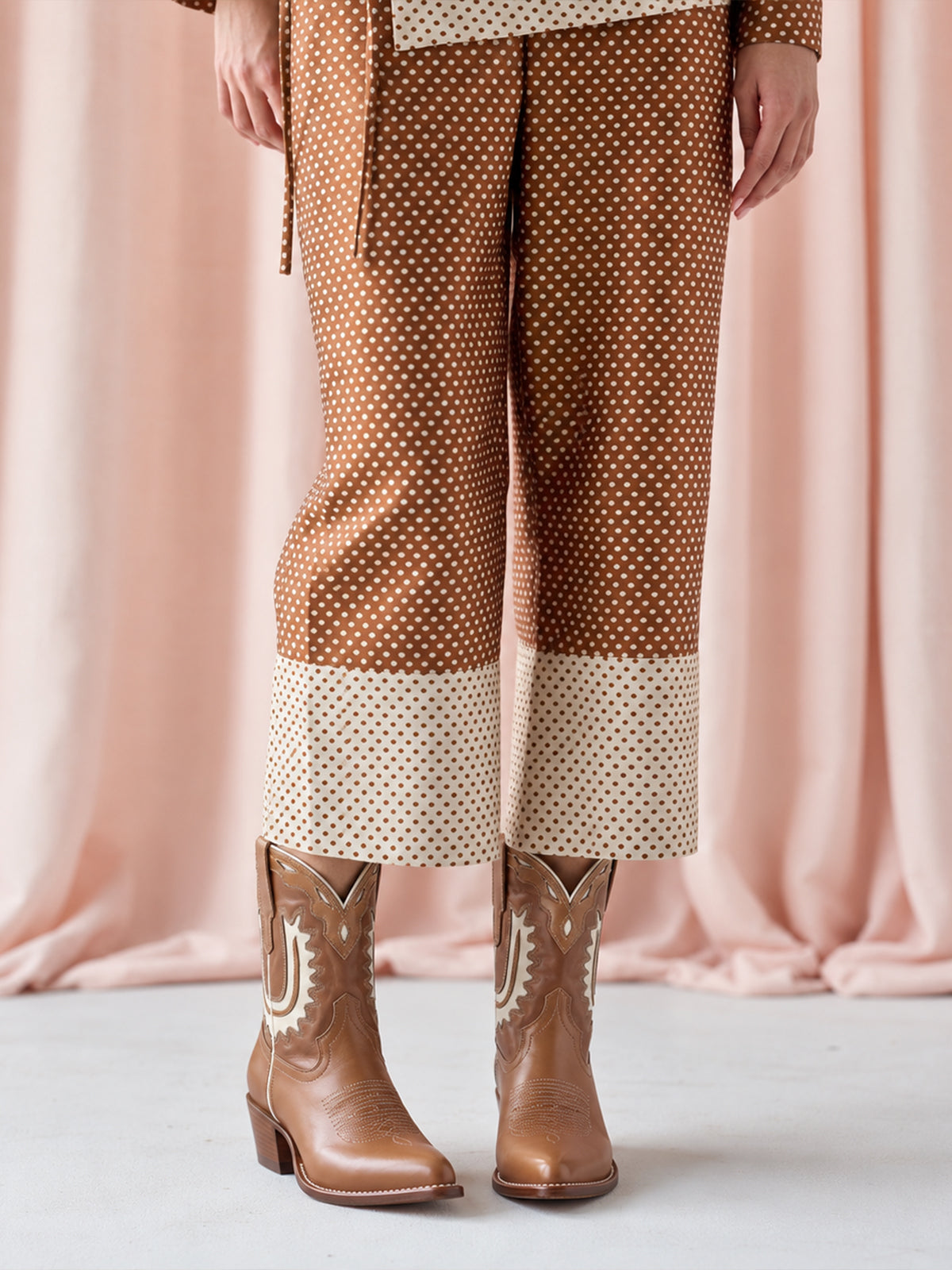 Almond-Toe Horseshoe Inlay Chic Cowgirl Ankle Boots - Caramel