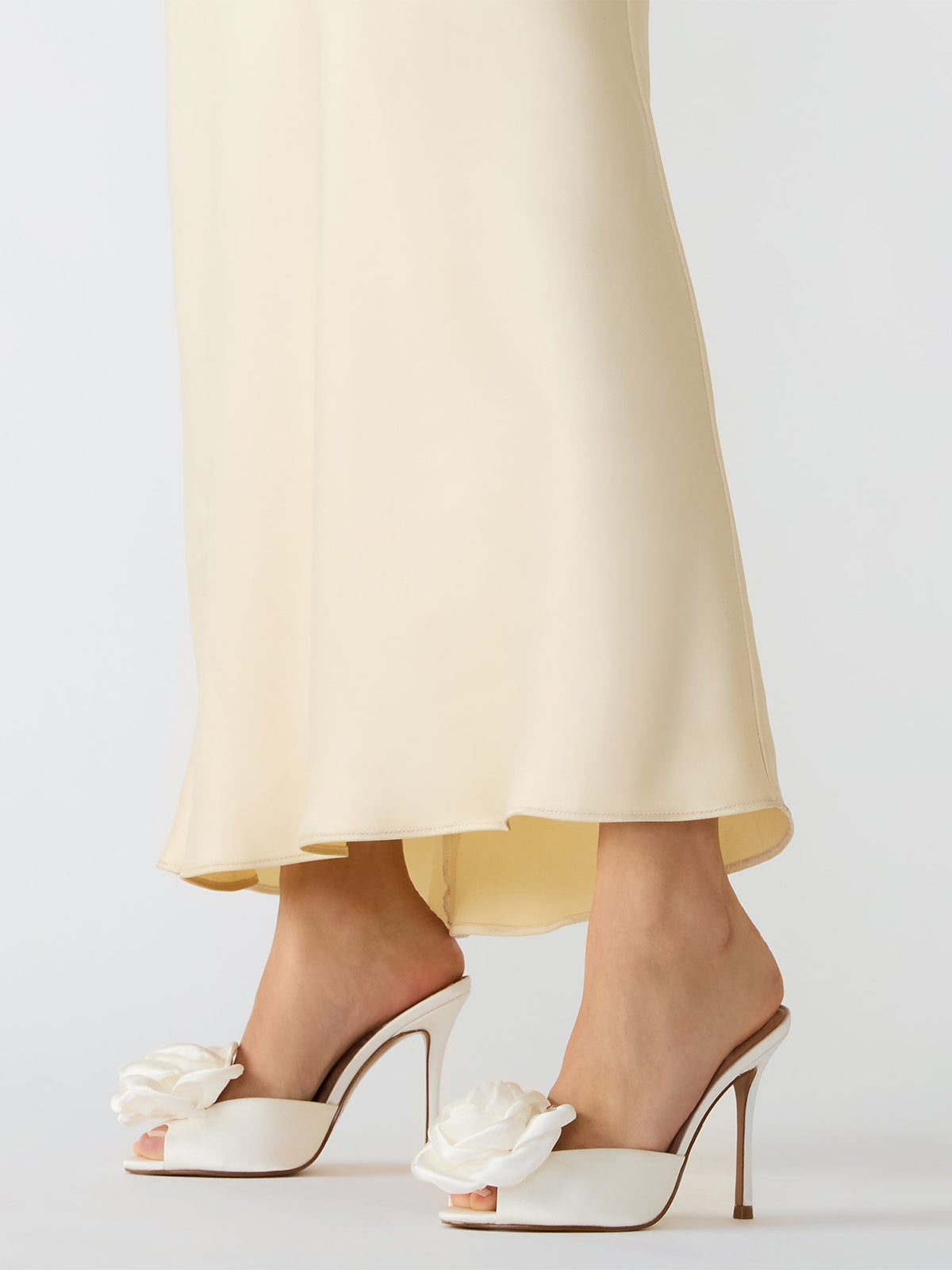 White Satin Round-Toe Backless High Heels With A Large Flower