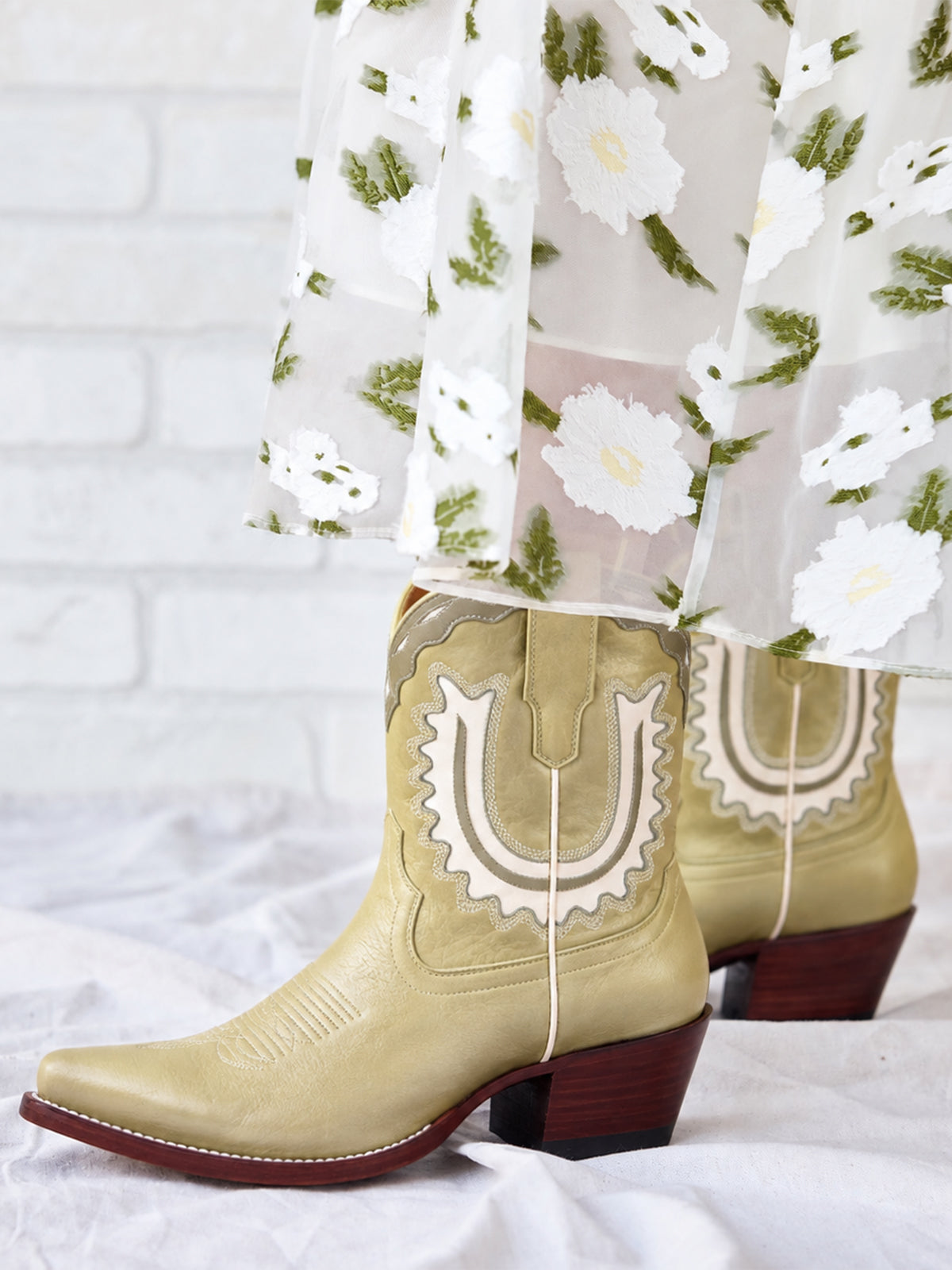 Almond-Toe Horseshoe Inlay Chic Cowgirl Ankle Boots - Green
