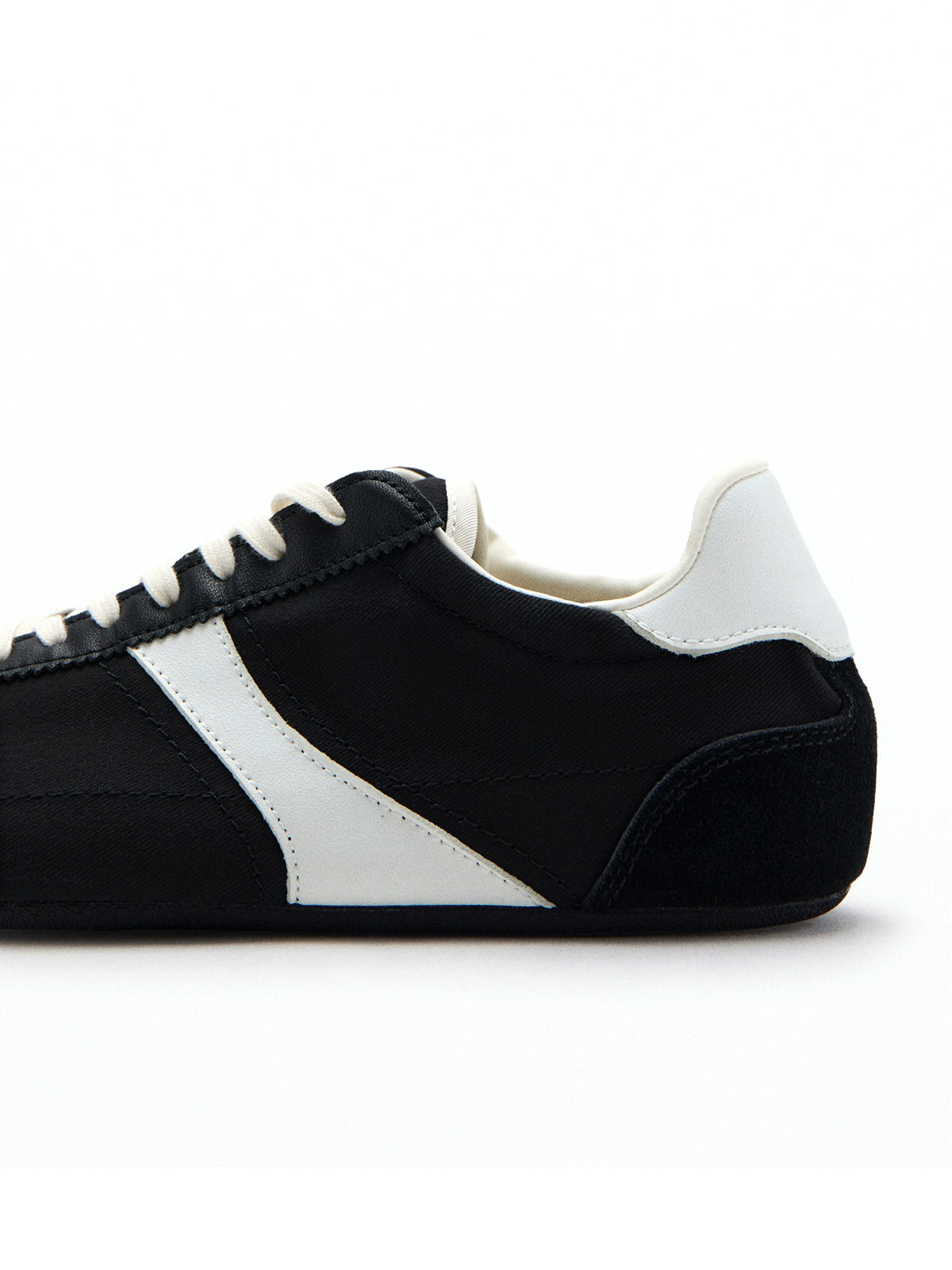 Black Round-Toe Classic Sneakers Flats With Laces