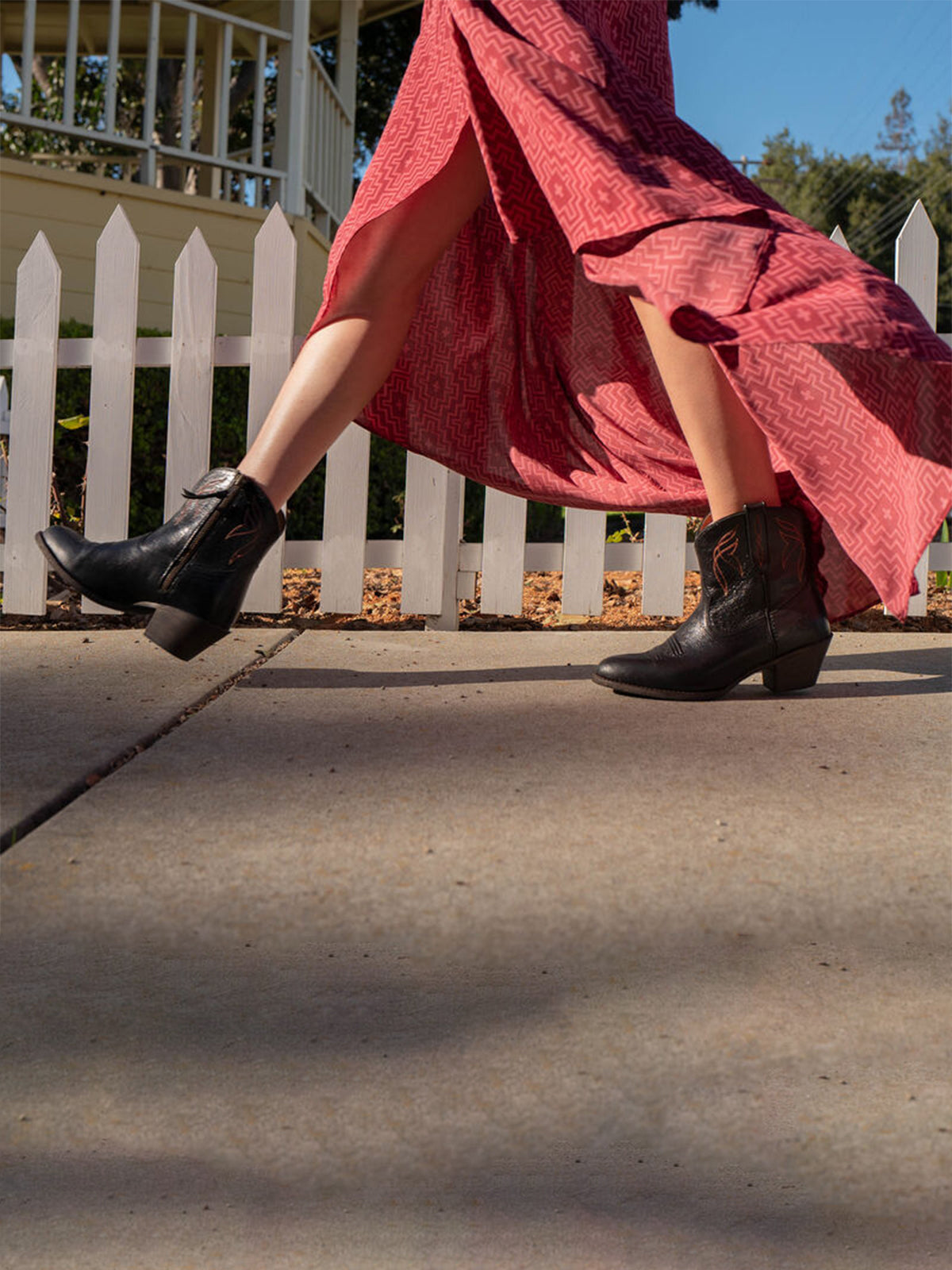 Almond-Toe Stitch Cowgirl Short Ankle Western Booties In Black