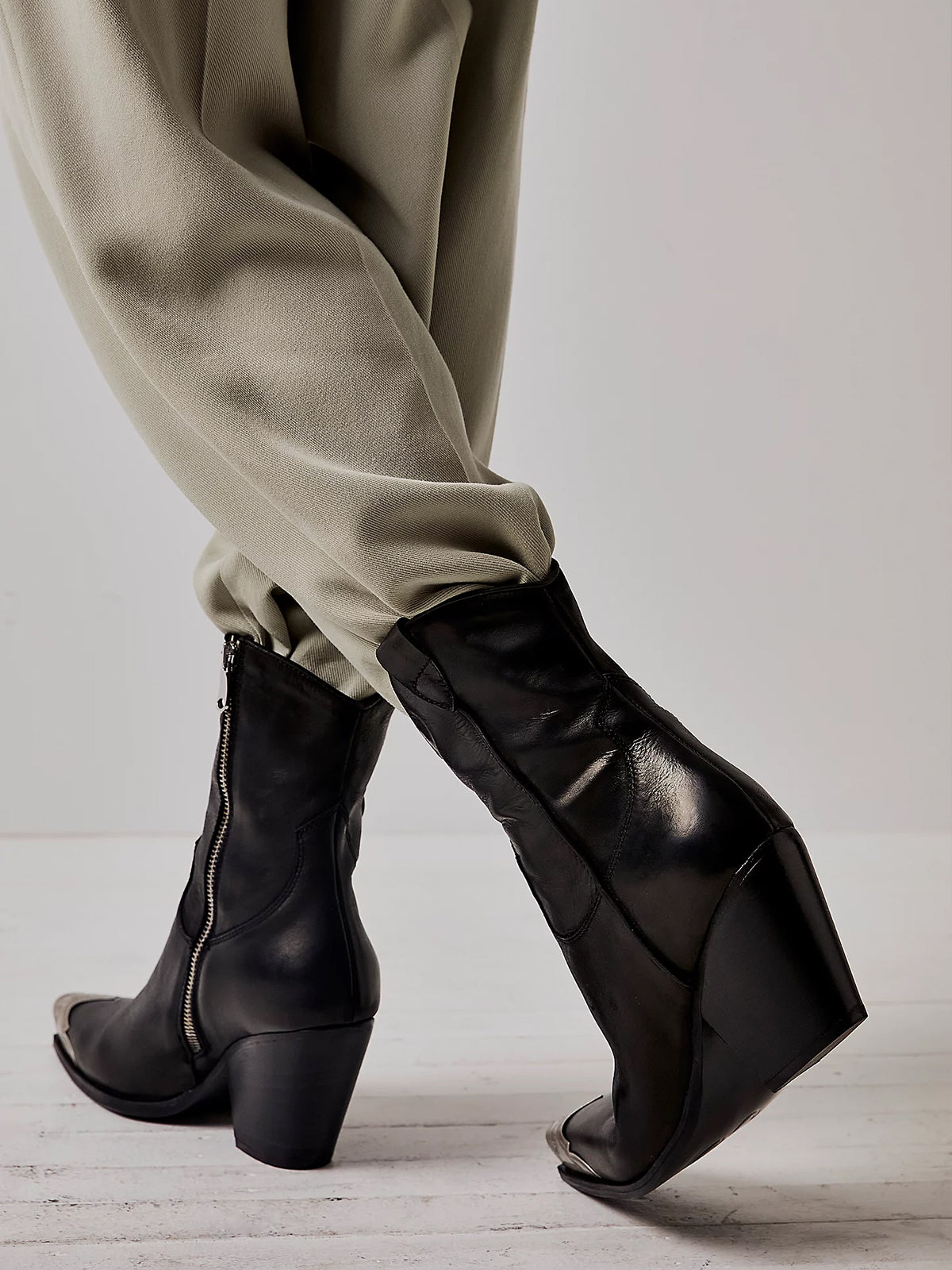 Metal Snip-Toe Full-Zip Classic Cowgirl Ankle Boots - Black