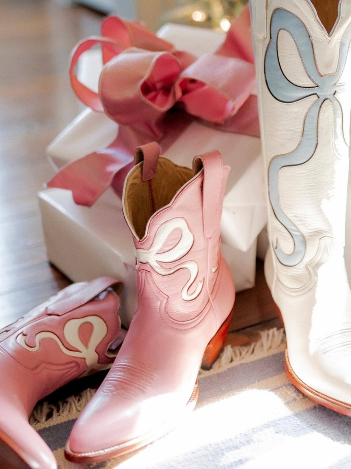 Pink Almond-Toe Western Ankle Boots With White Bowknot Inlay