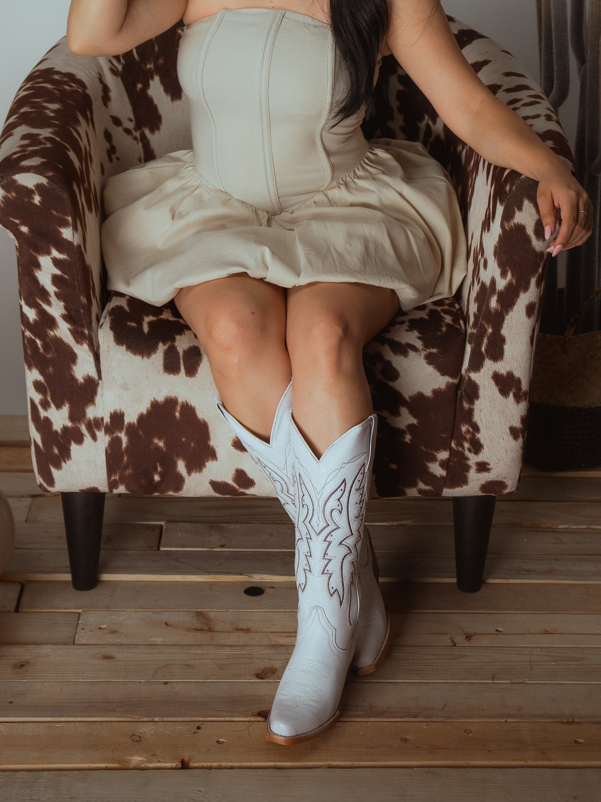 White Studded Embroidery Snip-Toe Wide Mid Calf Cowgirl Boots – Fuchsia  Boots