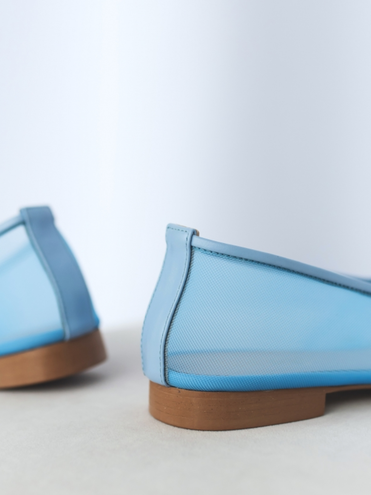 Балетки с кръгли пръсти в синя мрежеста материя