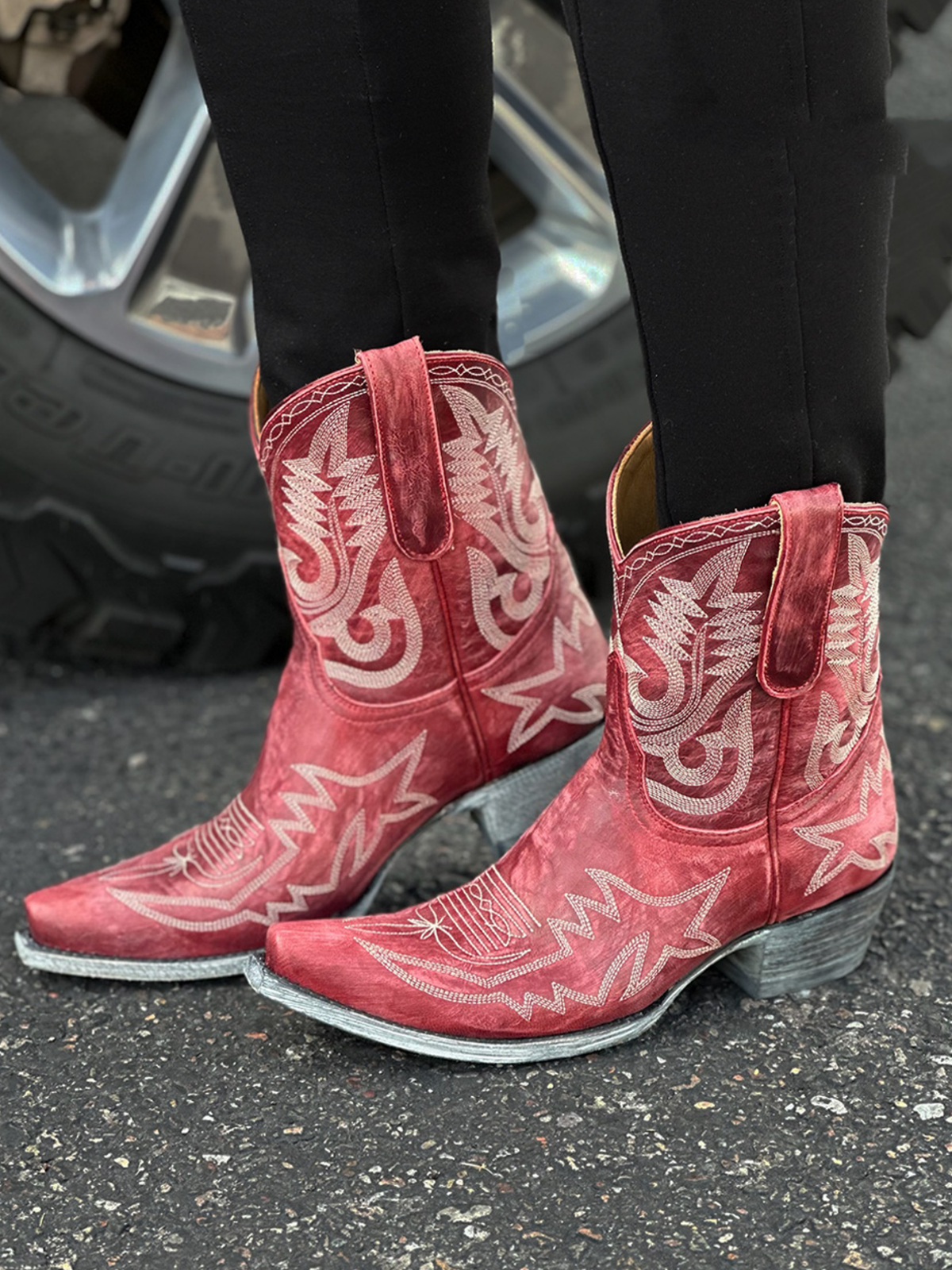 Metallic Snip-Toe Embroidery Wide Mid Calf Short Cowgirl Boots - Red