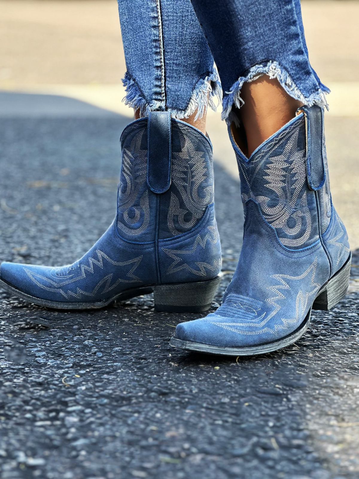 Metallic Snip-Toe Embroidery Wide Mid Calf Short Cowgirl Boots - Blue