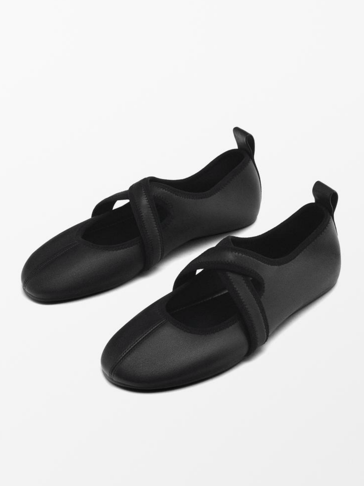 Black Round-Toe Crossover Straps Ballet Flats