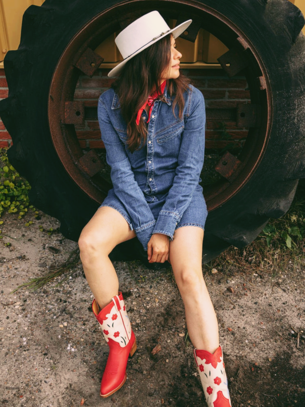 Contrast Red And Ivory Pointed-Toe Wide Mid Calf Cowgirl Boots With Flower Inlay