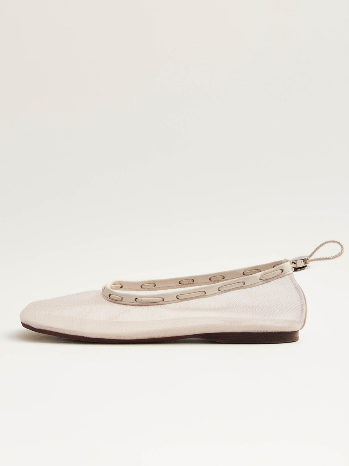 Drawstring Round-Toe Ballet Flats In White Mesh