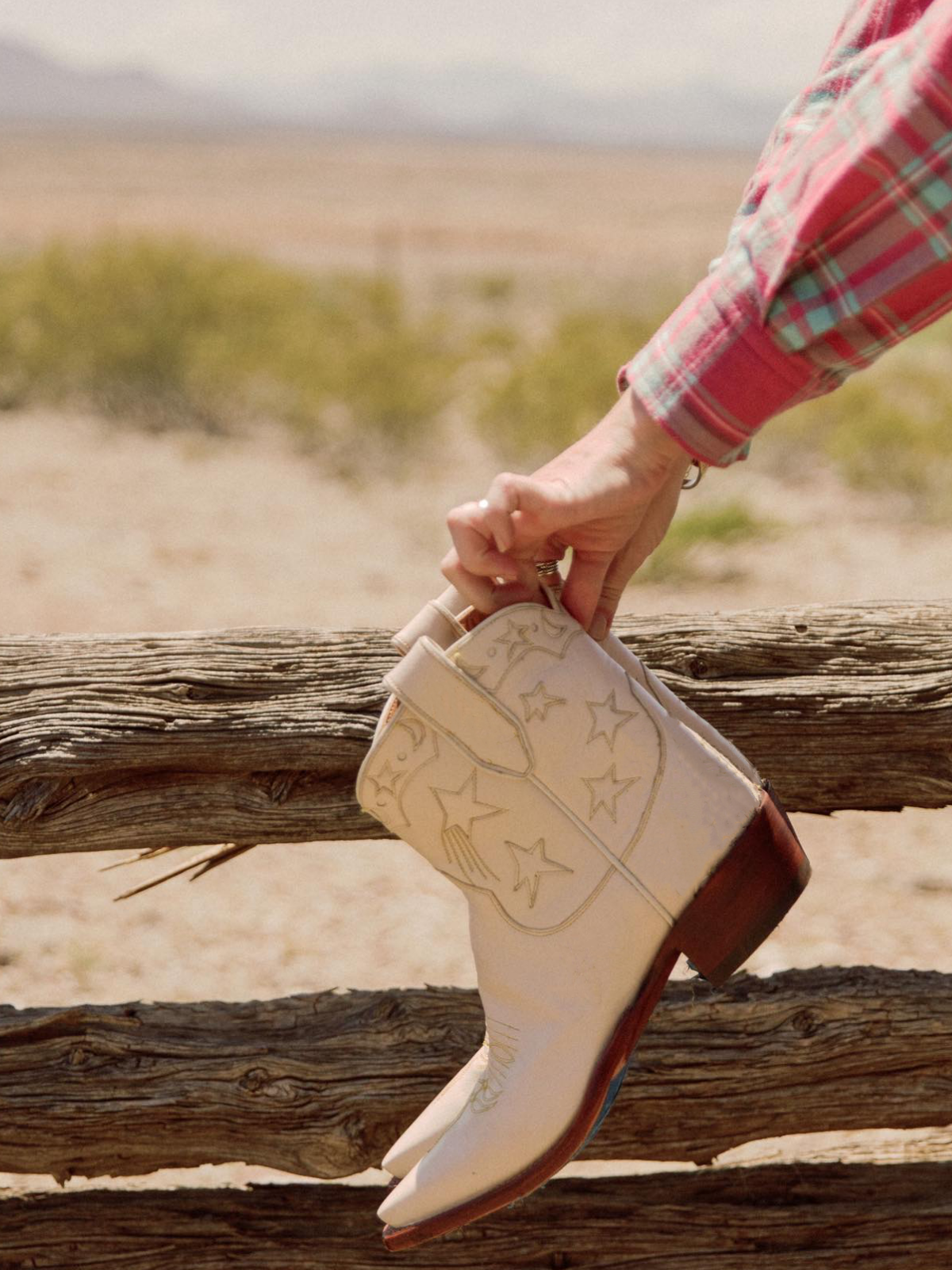 Cream Snip-Toe Cowgirl Western Ankle Booties With Star Inlay And Applique