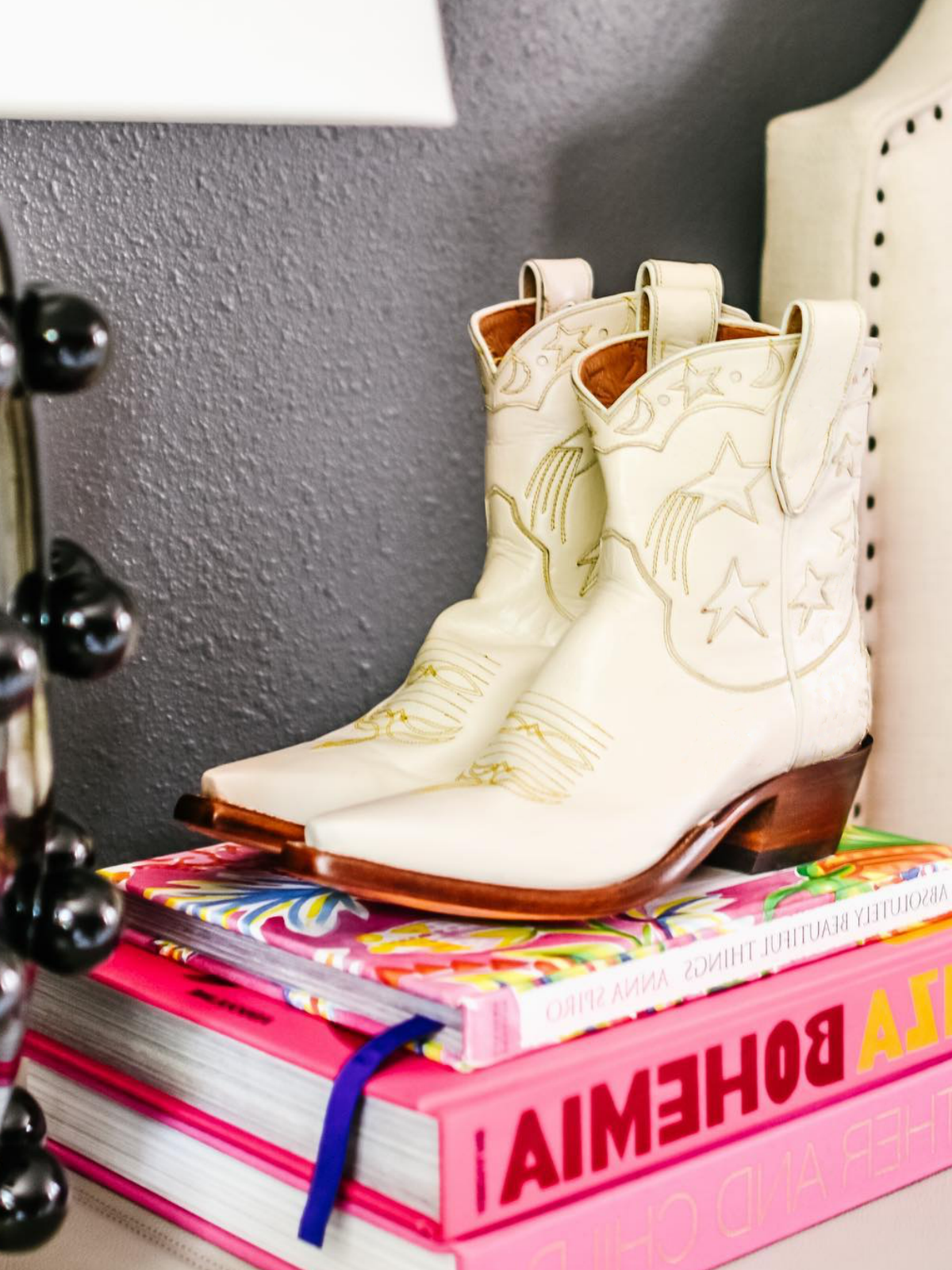 Cream Snip-Toe Cowgirl Western Ankle Booties With Star Inlay And Applique