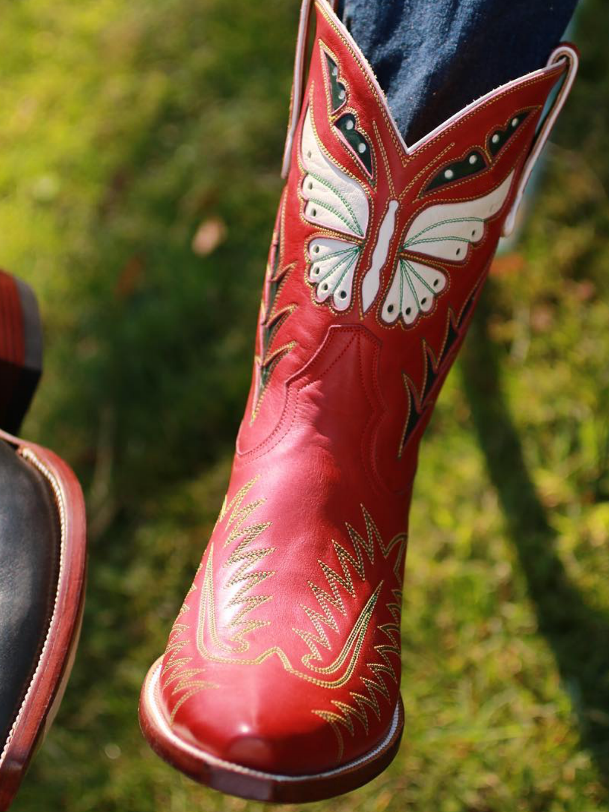 White Butterfly And Eagle Inlay Embroidery Snip-Toe Wide Mid Calf Cowgirl Boots In Red