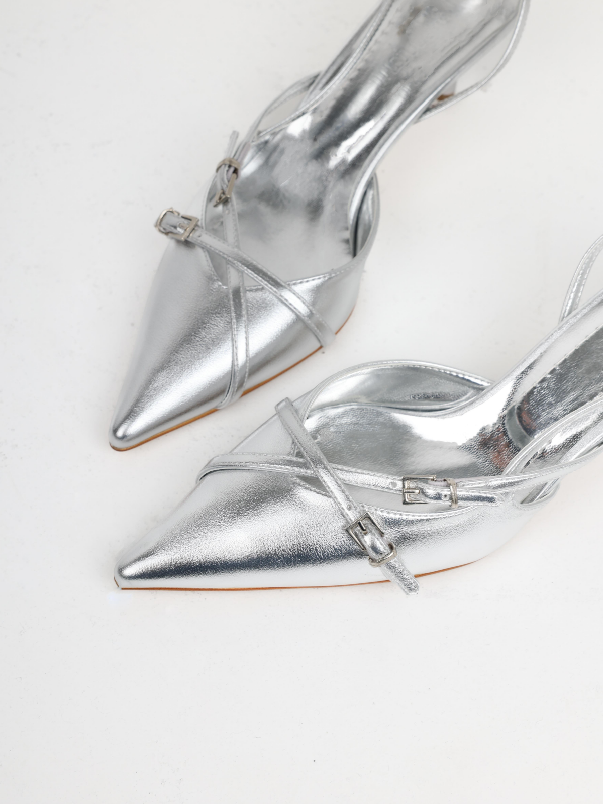 Metallic Silver Buckled Strappy Kitten Heels Slingback Courts Scarpin Pumps