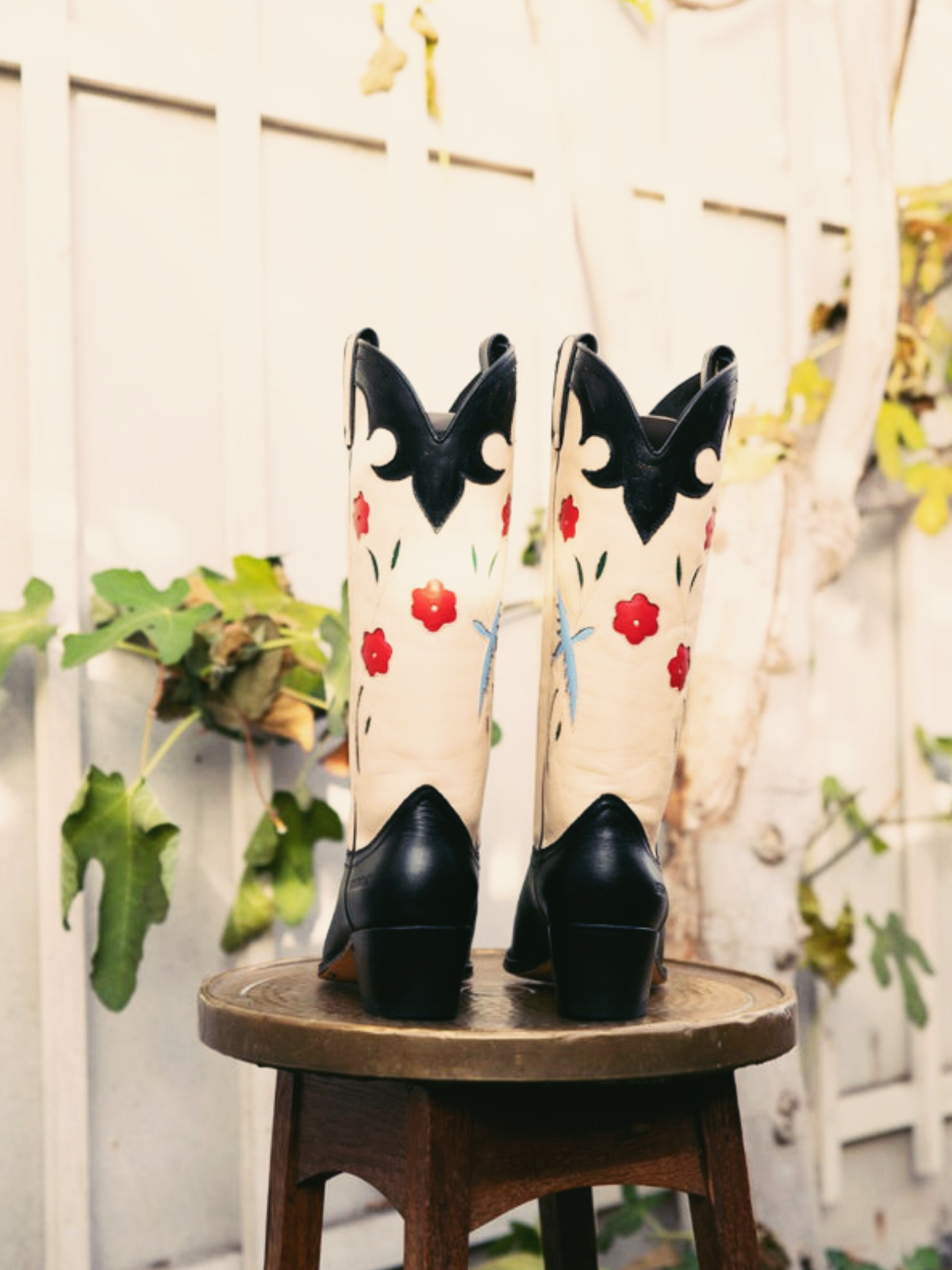 Contrast Black And Ivory Pointed-Toe Wide Mid Calf Cowgirl Tall Boots With Flower Inlay