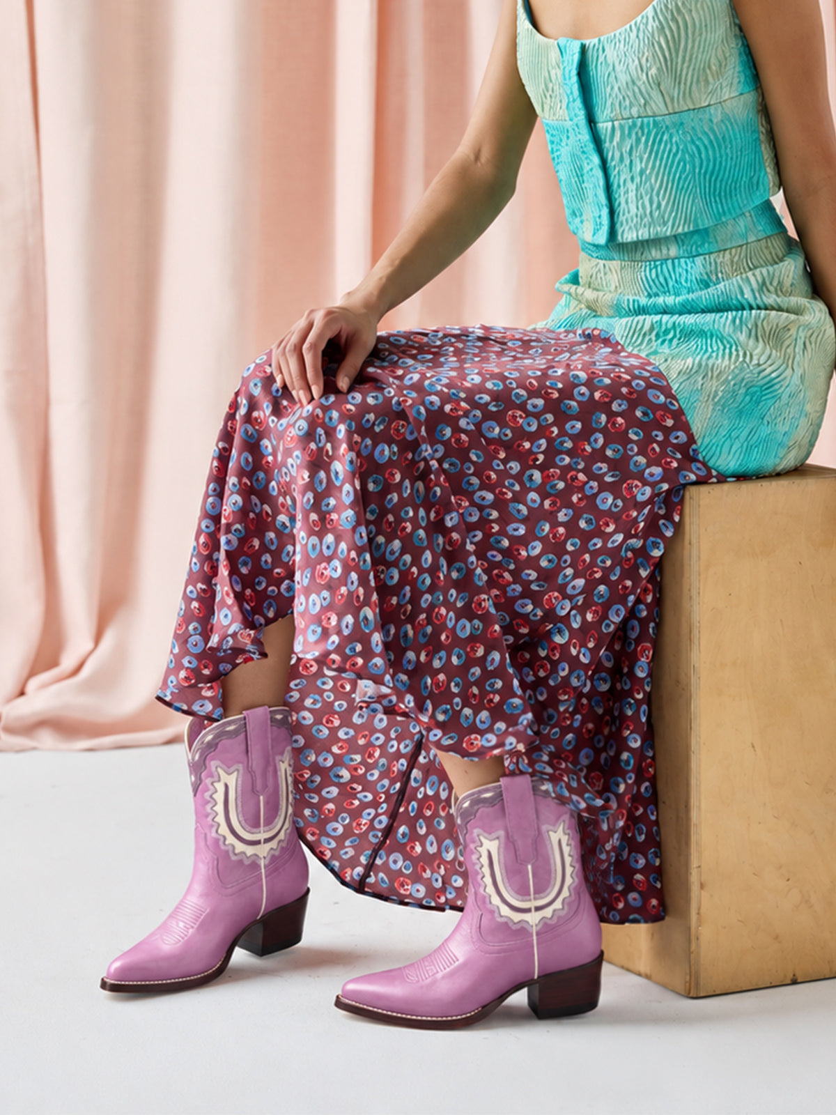 Almond-Toe Horseshoe Inlay Chic Cowgirl Ankle Boots - Purple