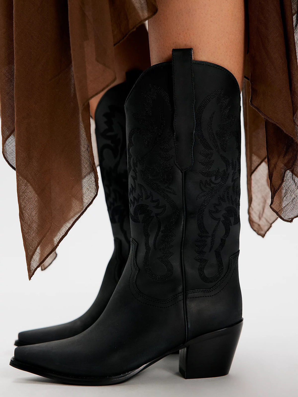 Snip-Toe Chic Western Embroidery Sleek Mid Calf Cowgirl Boots - Black