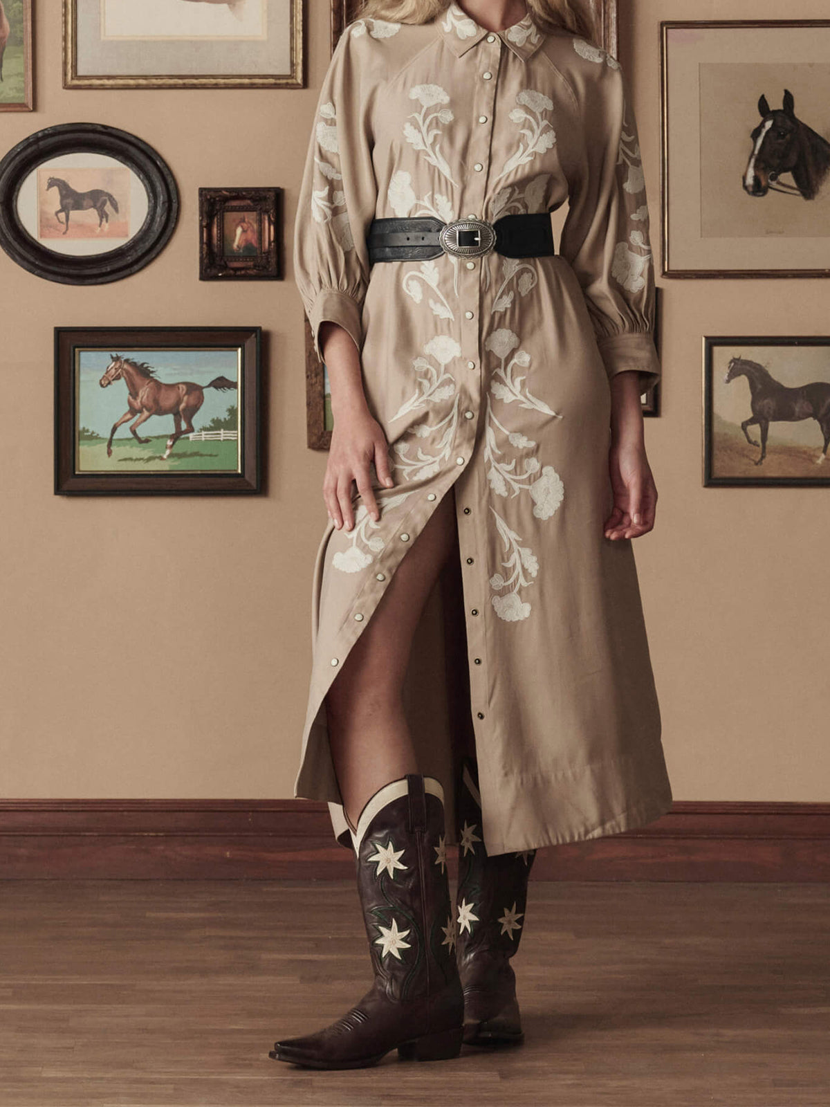 Brown Snip-Toe Floral Inlays And Stitch Mid Calf Cowgirl Boots