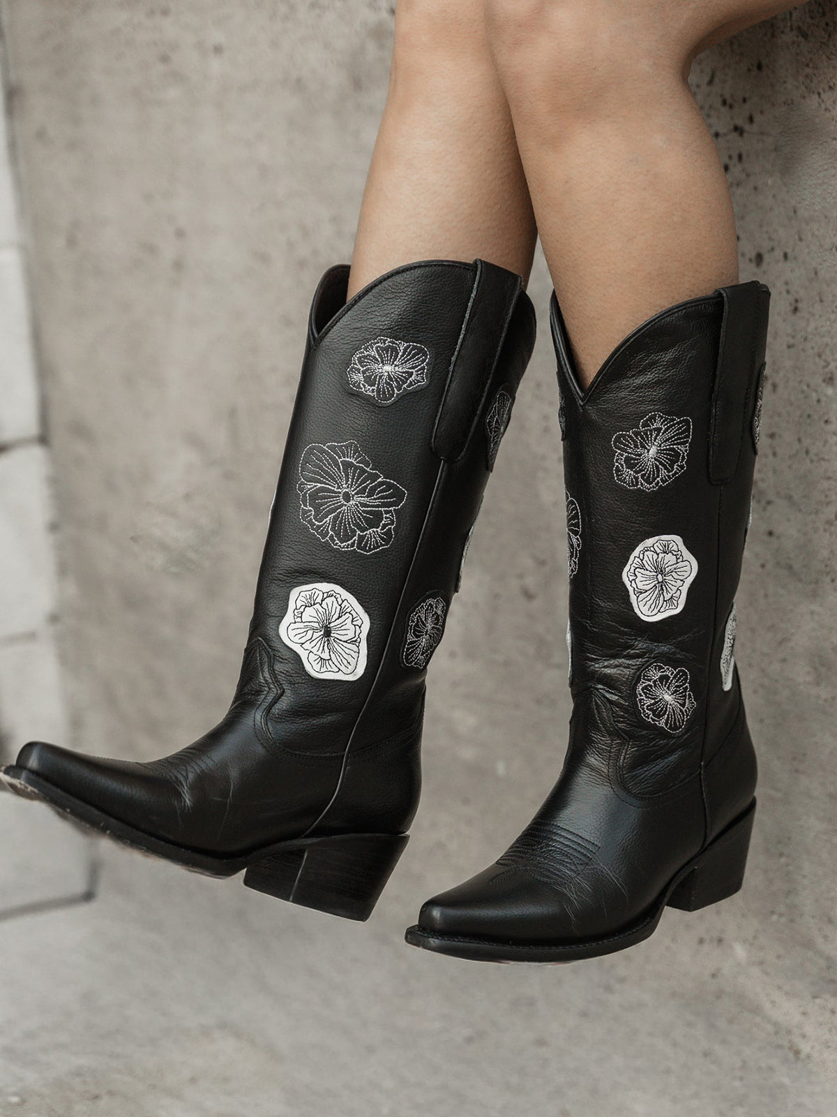 Black Snip-Toe Flowers Applique Chic Mid Calf Cowgirl Boots