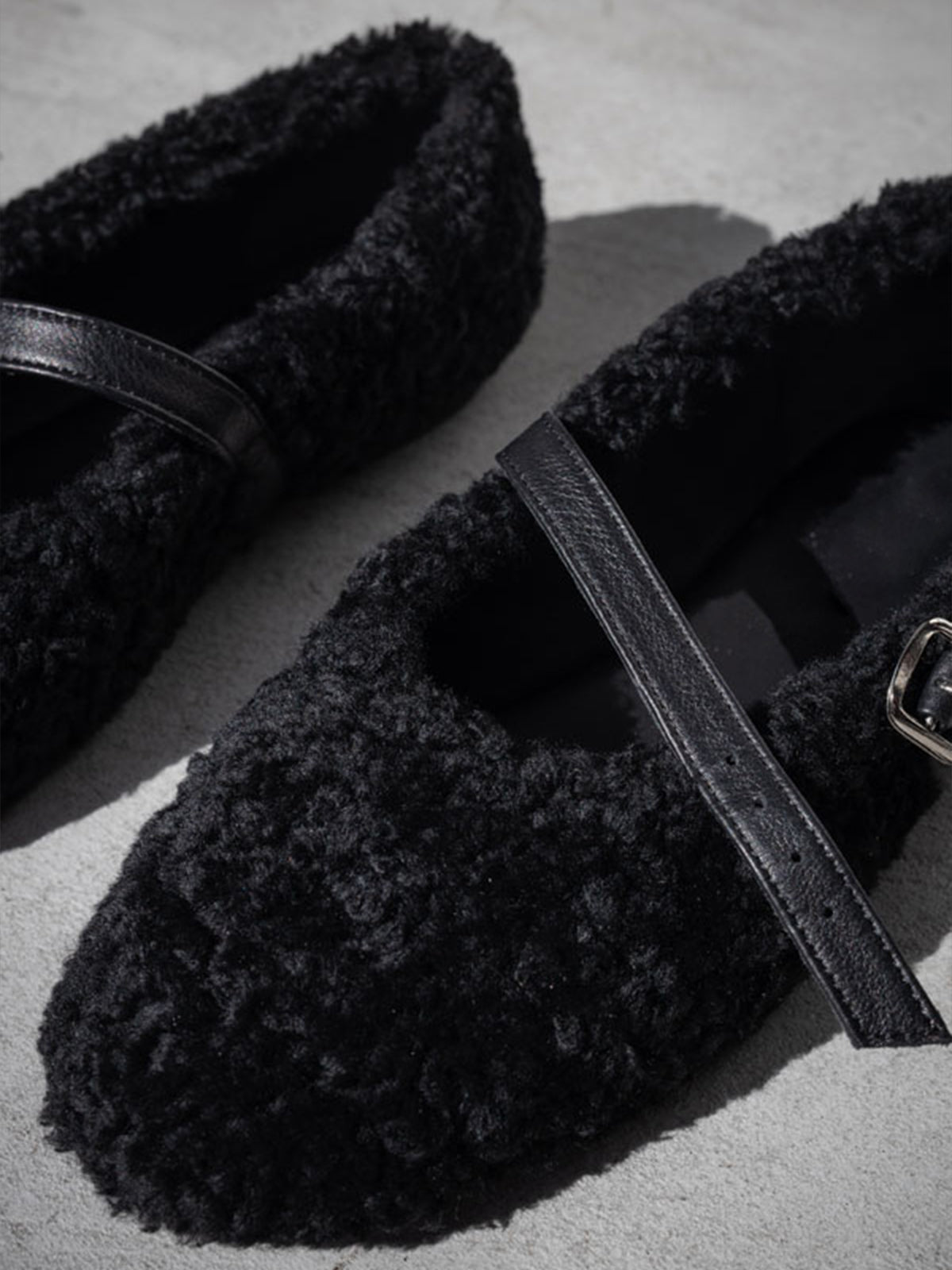 Black Plush Round-Toe Buckle Bridge Strap Classic Flats