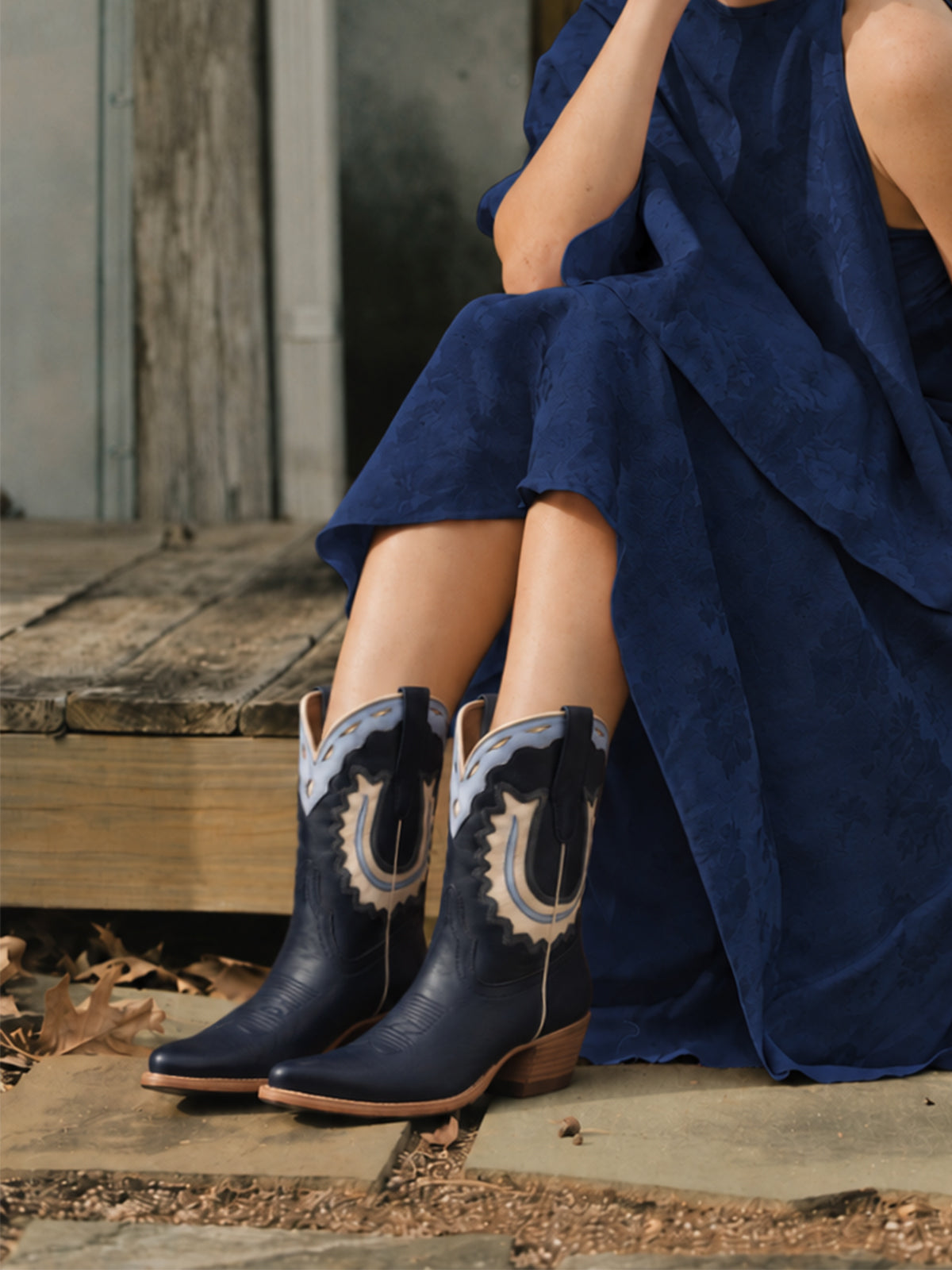 Almond-Toe Horseshoe Inlay Chic Cowgirl Ankle Boots - Navy