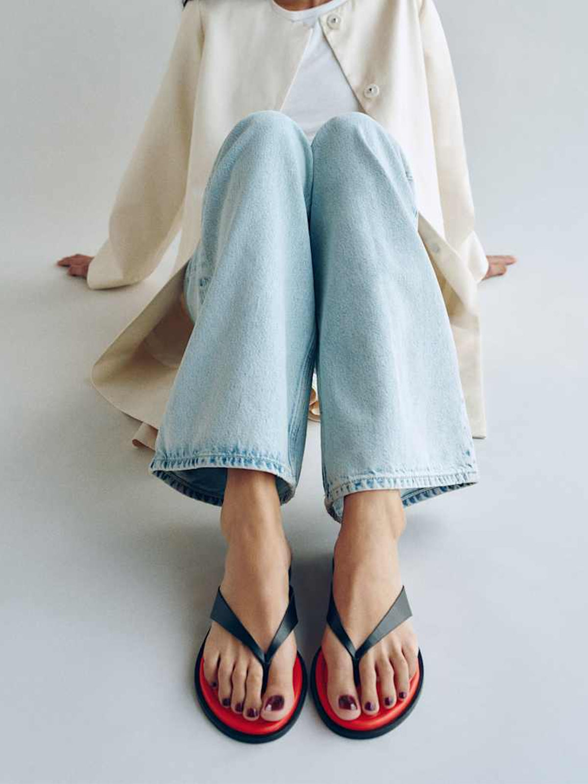 Black Round-Toe Flip-Flop Slip-On Flats Sandals