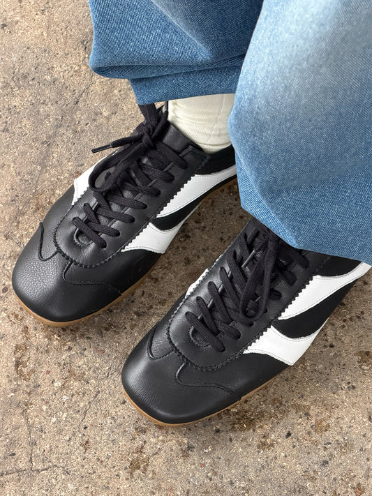 Square-Toe Classic Lace-Up Chic Flats Sneakers - Black
