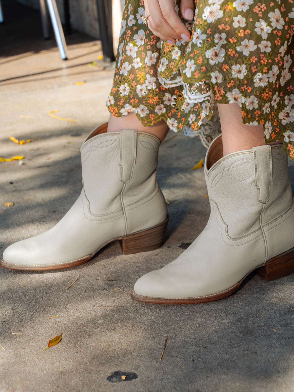 Ivory Round-Toe Classic Ankle Cowgirl Booties