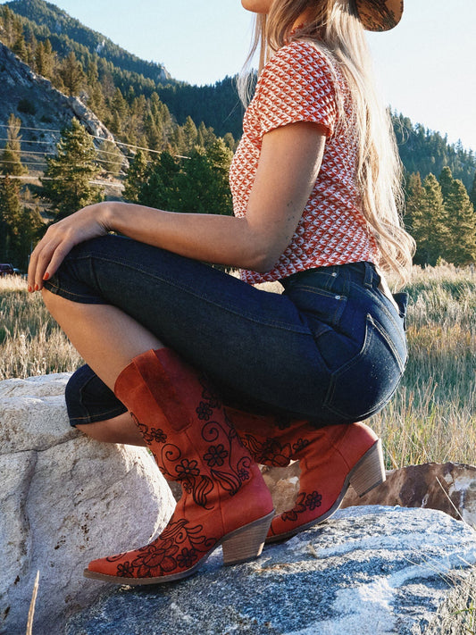 Red Snip-Toe Flourishing Flowers Embroidery Mid Calf Cowgirl Boots