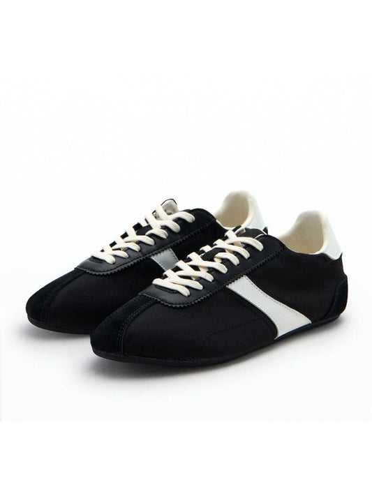 Black Round-Toe Classic Sneakers Flats With Laces