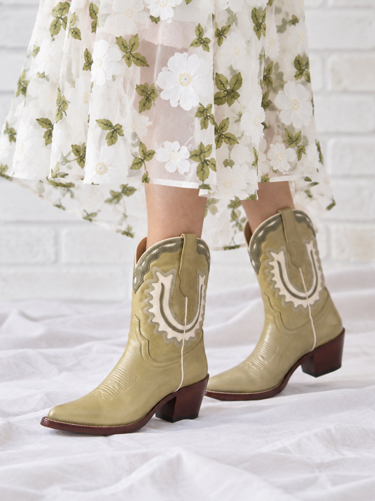 Almond-Toe Horseshoe Inlay Chic Cowgirl Ankle Boots - Green