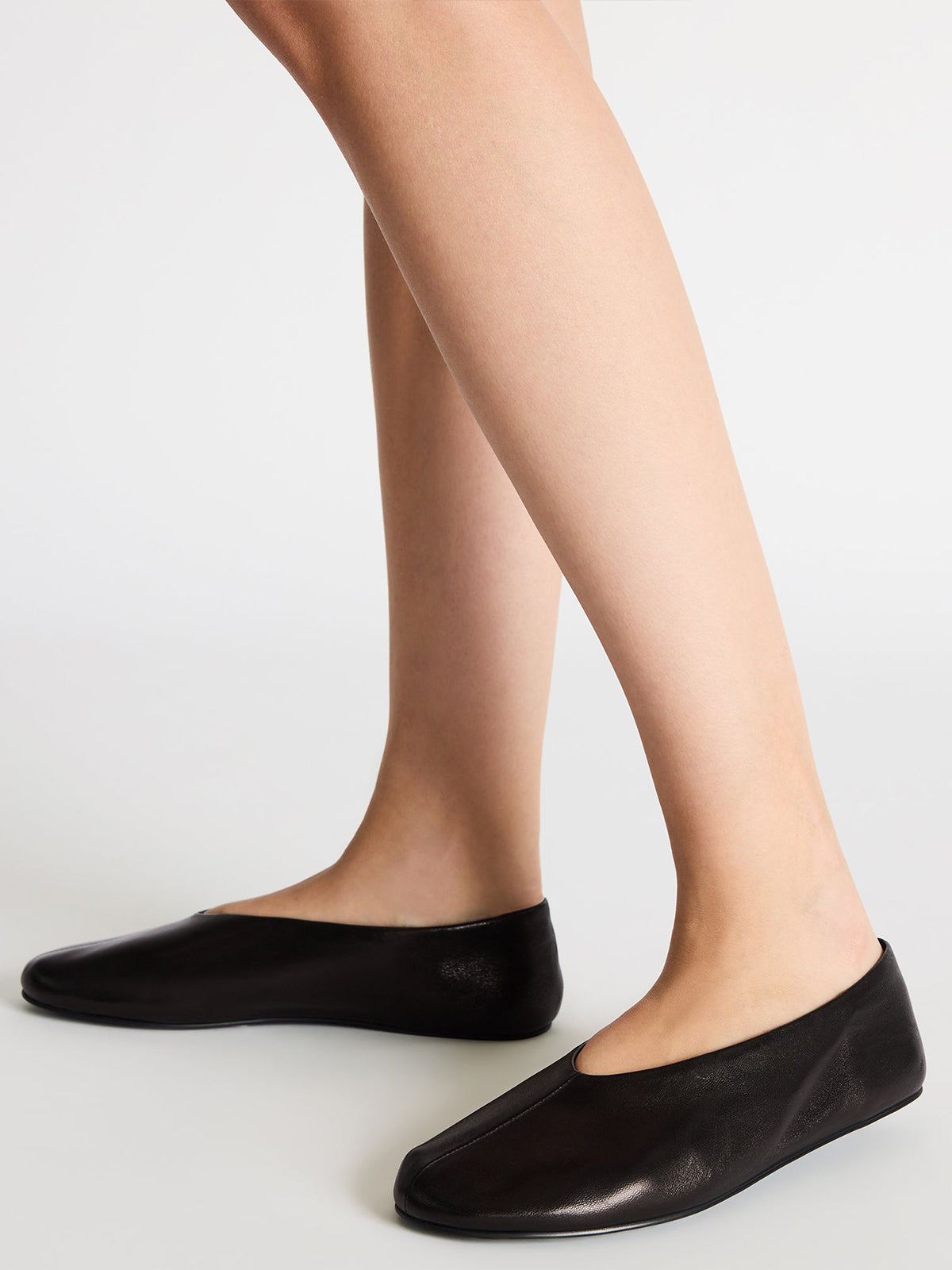 Simple Round-Toe Slip-On Ballet Flats - Black