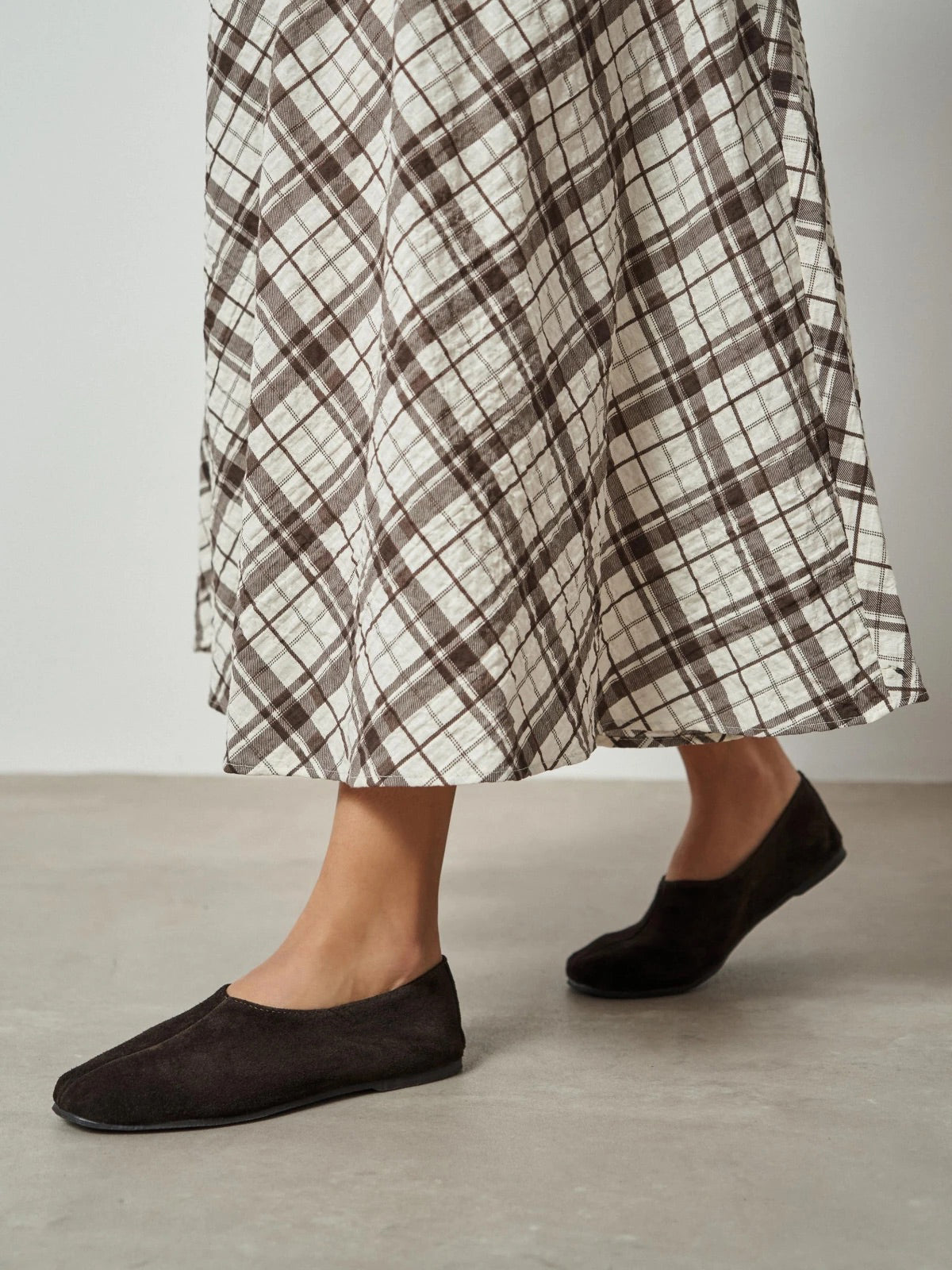 Coffee Cow Suede Round-Toe Slip-On Simple Flats
