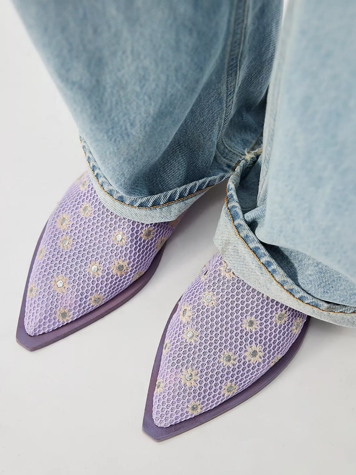 Lavender Pointed-Toe Daisy Embroidery Mesh Flats