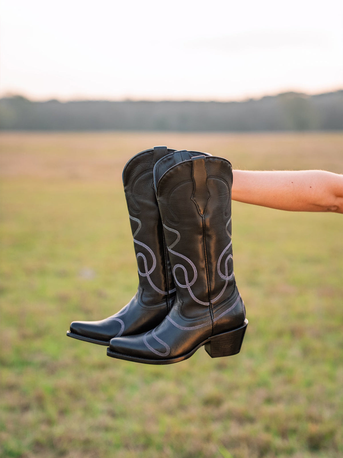 Black Snip-Toe Simple Embroidery Classic Mid Calf Cowgirl Boots