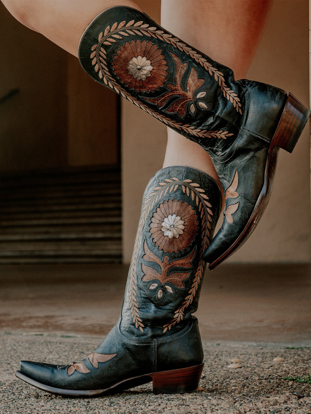 Black Snip-Toe Sunflower Inlay Rice Ears Embroidery Mid Calf Cowgirl Boots