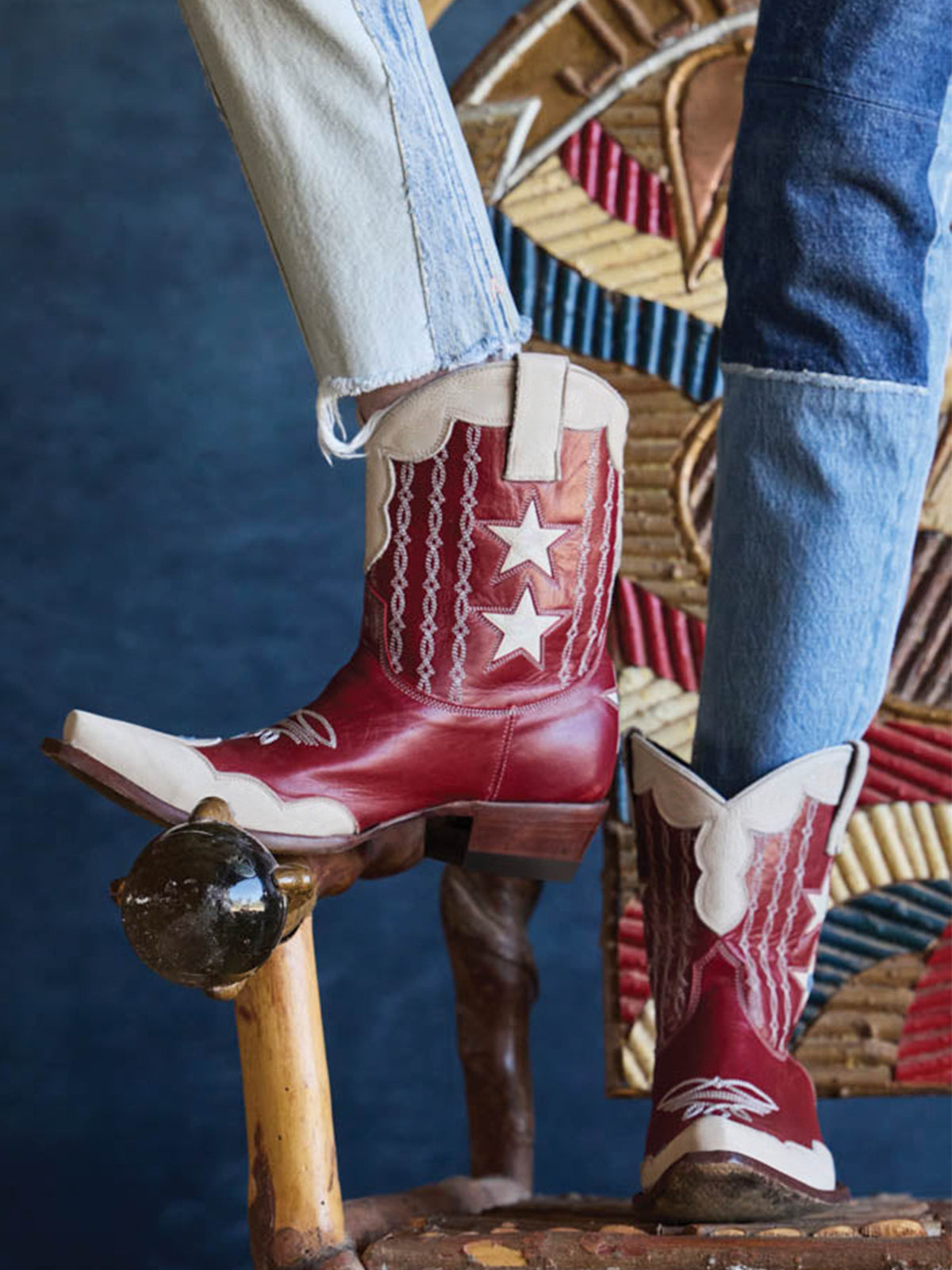 Snip-Toe Stars Inlay Chic Embroidery Ankle Cowgirl Boots - Red And Ivory