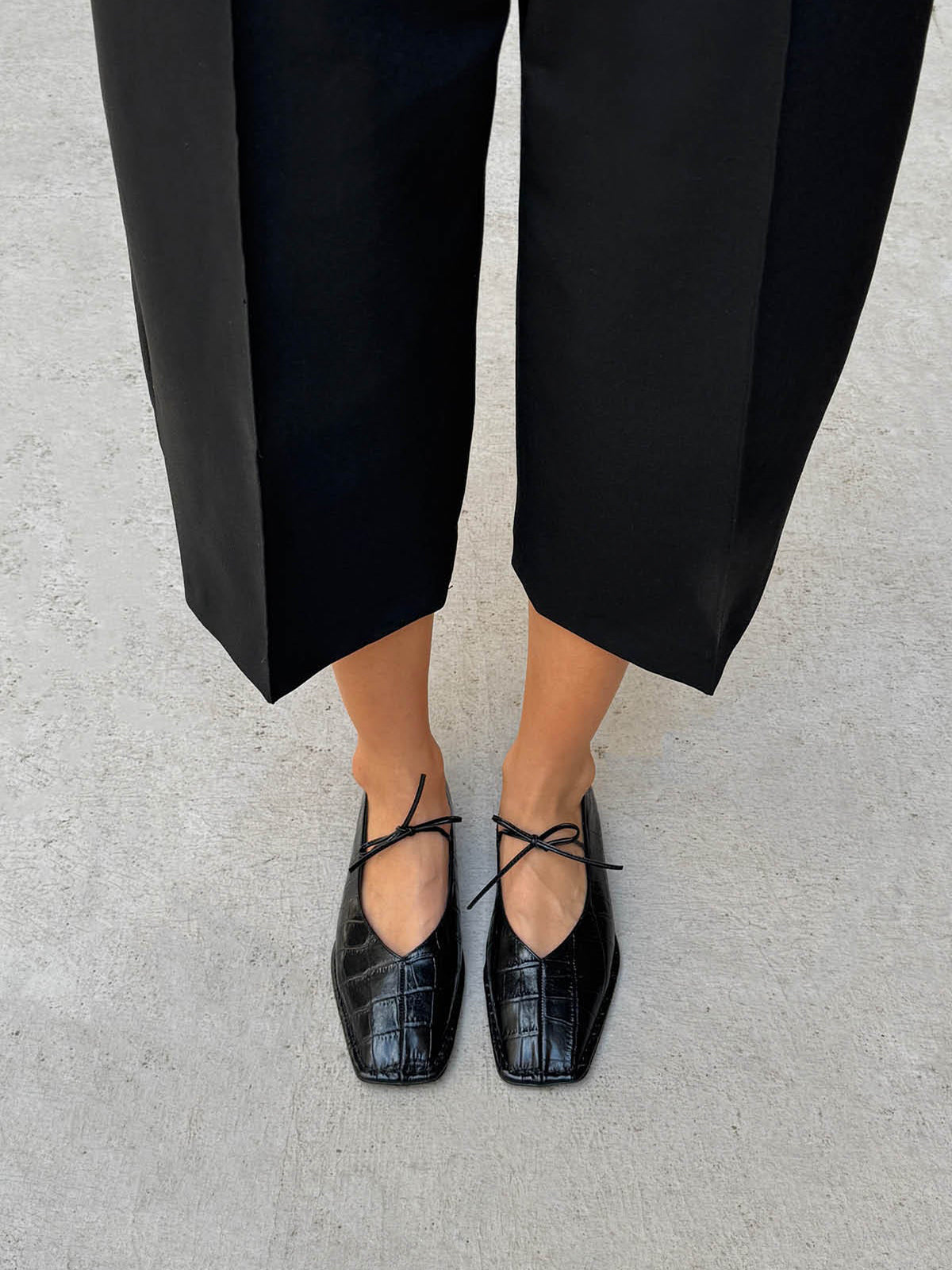 Black Crocodile Pattern Square-Toe Middle Strap Simple Chic Ballet Flats