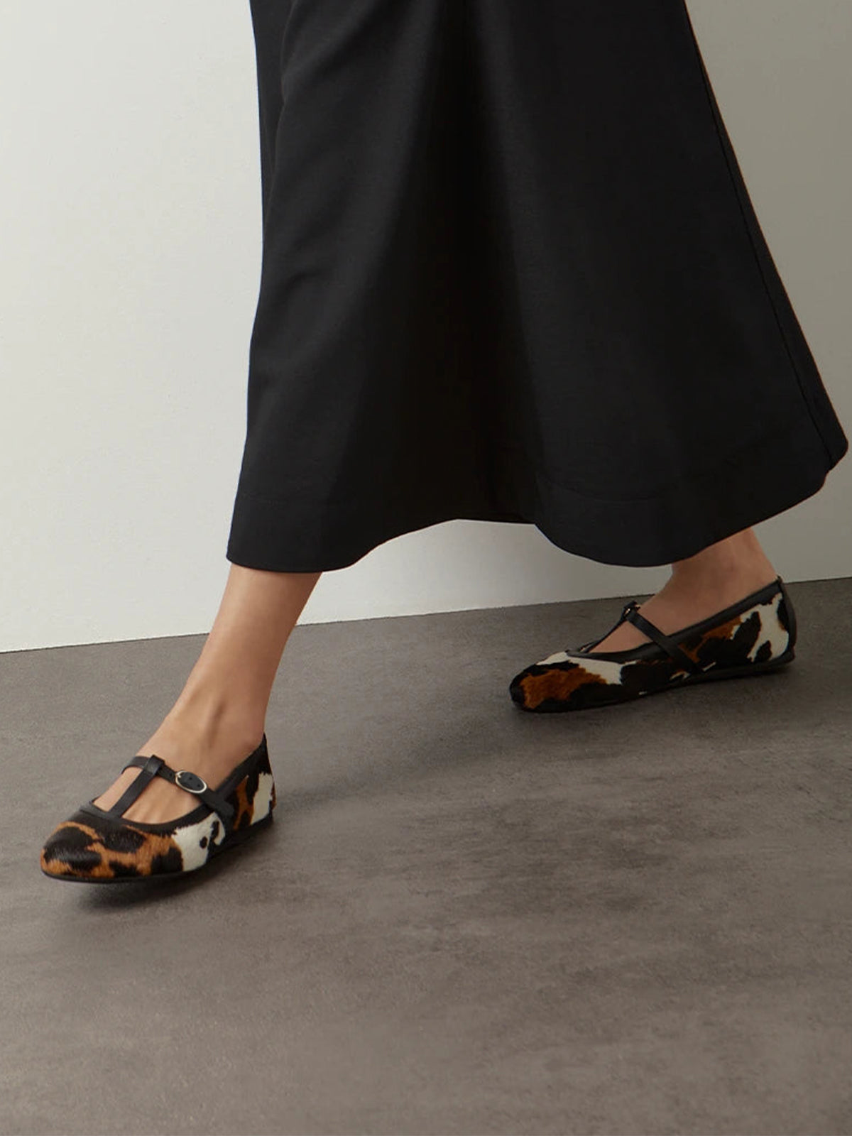 Classic Cow Print Round-Toe T-Strap Chic Ballet Flats