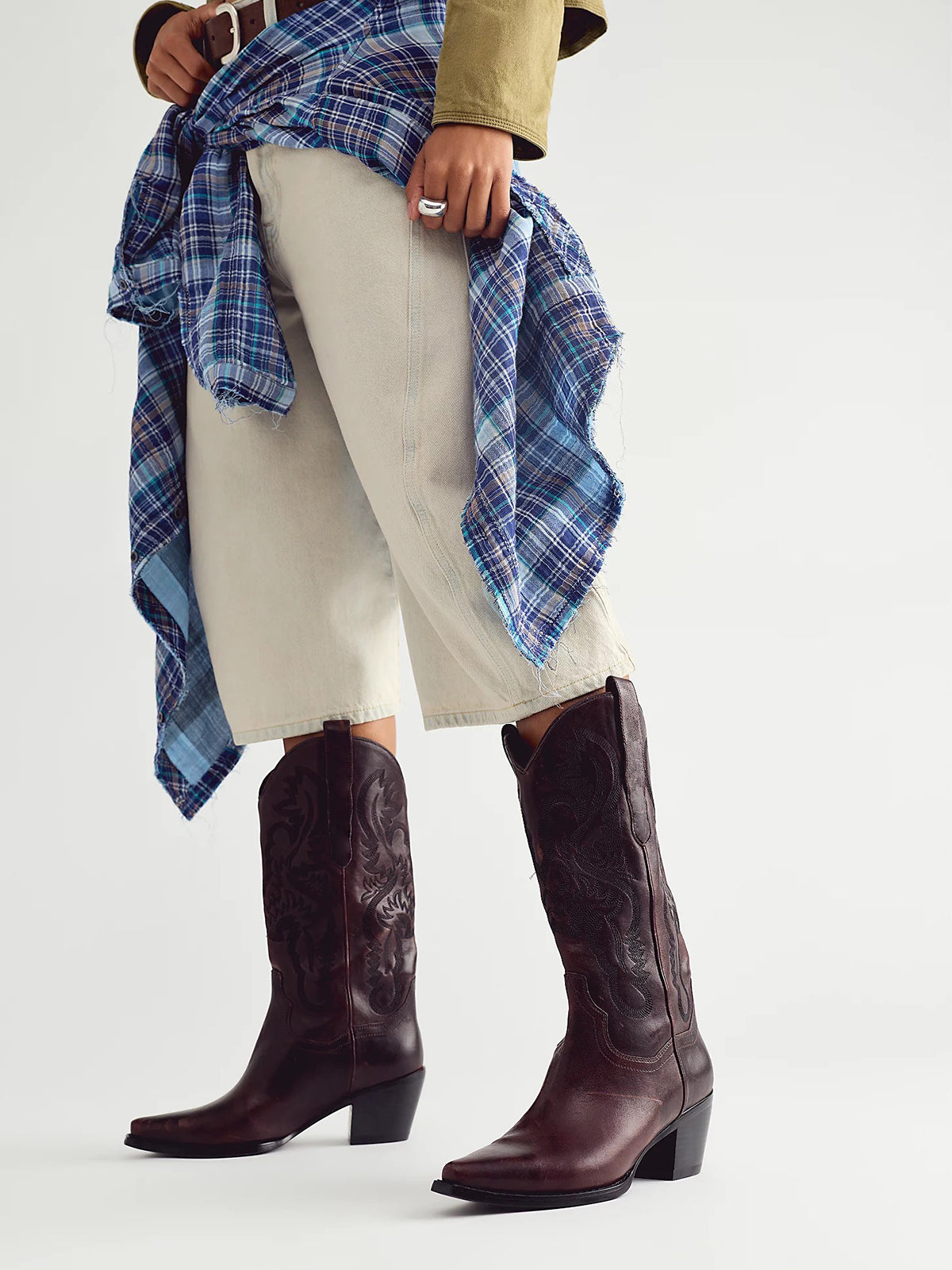 Snip-Toe Chic Western Embroidery Sleek Mid Calf Cowgirl Boots - Chocolate