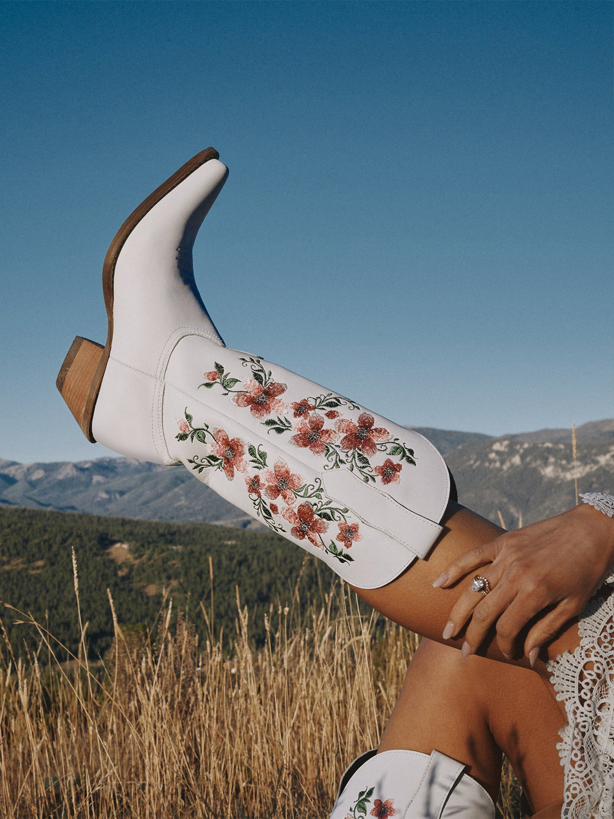White Snip-Toe Pink Florals Embroidery Chic Mid Calf Cowgirl Boots