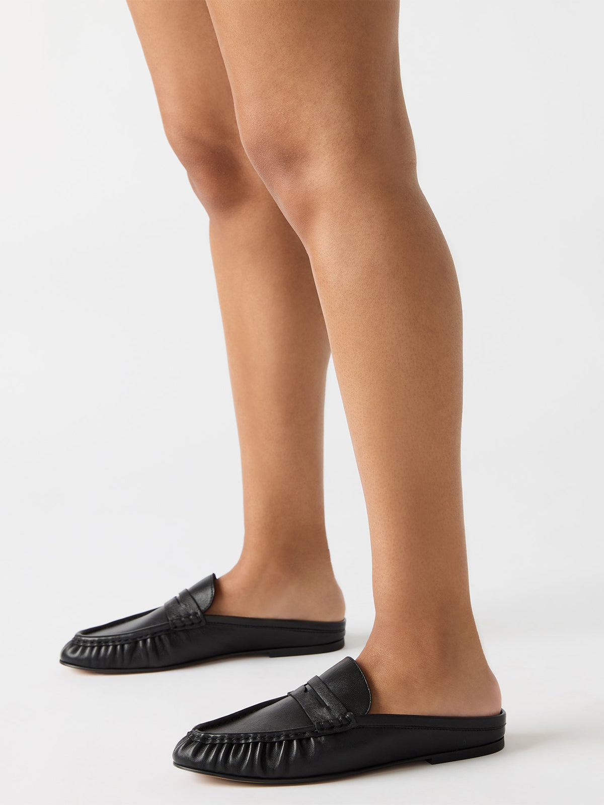 Black Round-Toe Stylish Slip-On Flats