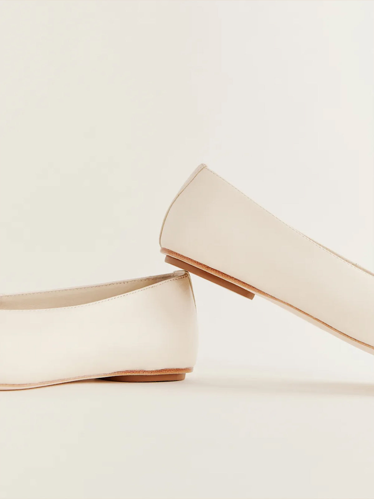 Sleek Square-Toe Classic Slip-On Ballet Flats – Cream