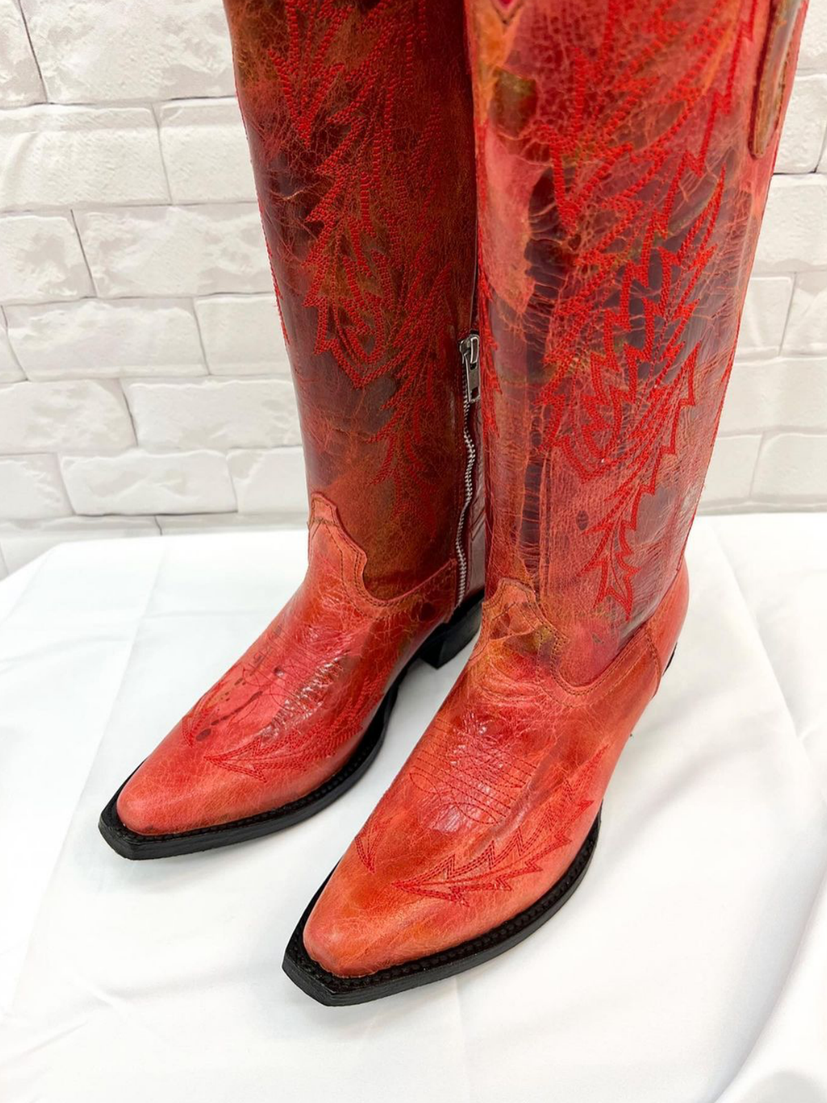 Distressed Snip-Toe Leaf Embroidery Half-Zip Mid Calf Tall Cowgirl Boots - Red