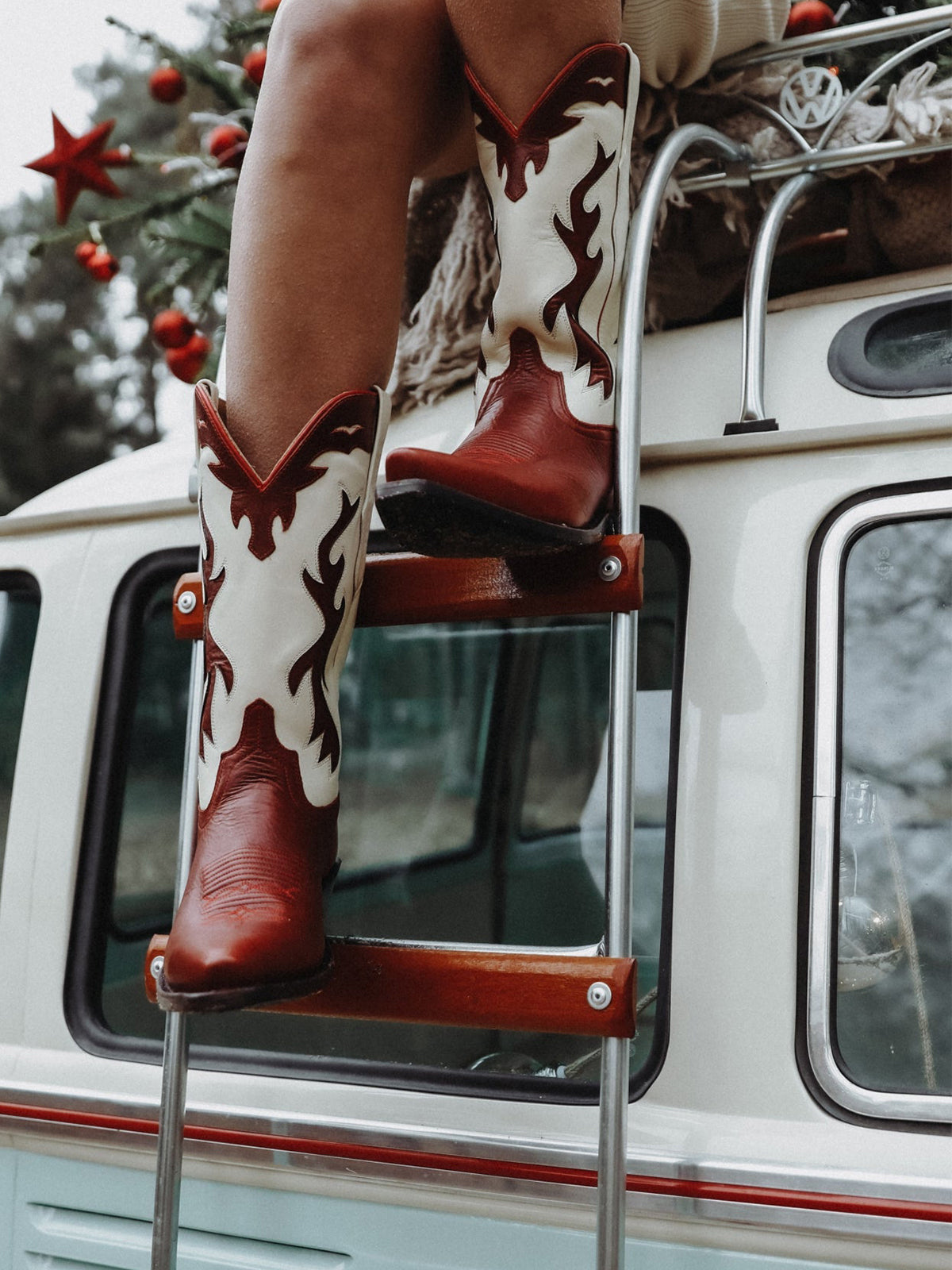 Western Embroidery Snip-Toe Mid Calf Cowgirl Boots In Red And Cream
