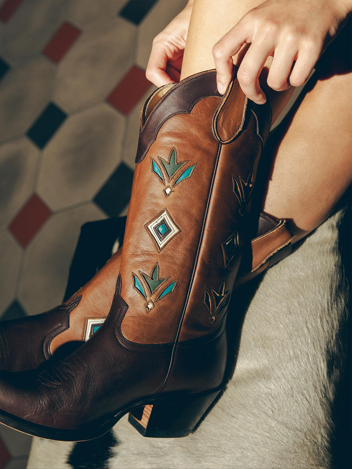 Contrast Brown And Chocolate Round-Toe Inlay Mid Calf Cowgirl Boots