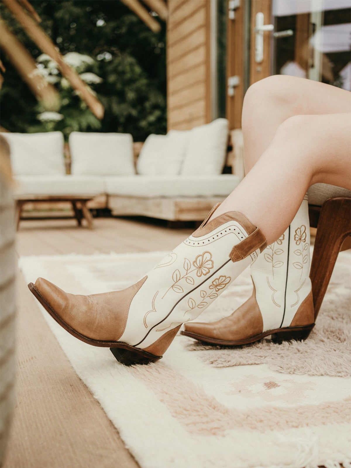 Brown Studs Snip-Toe Applique Cowgirl Wesern Mid Calf Boots