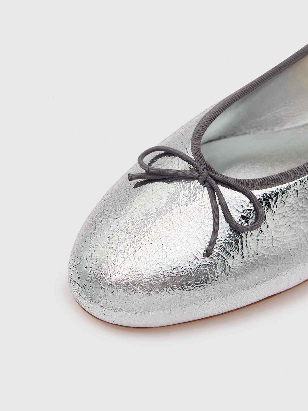 Metallic Silver Round-Toe Slip-On Front Classic Bow Ballet Flats