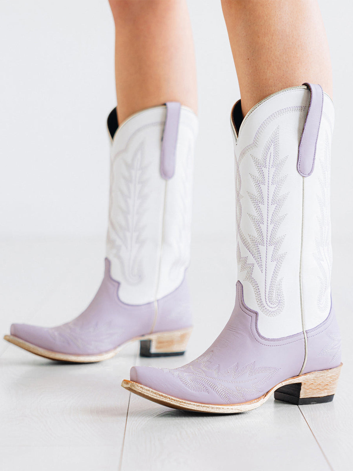 Contrast White And Lavender Snip-Toe Chic Embroidery Mid Calf Cowgirl Boots